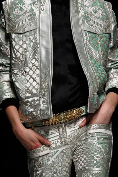 Look 19